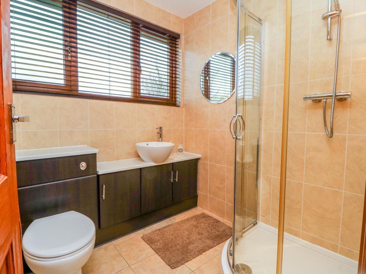 Moscow Mews Villa Bradford  Ngoại thất bức ảnh